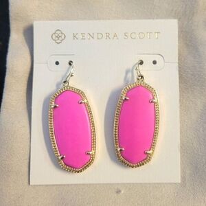 Kendra ScottKendra Scott Elle Gold Drop Earrings in Magenta